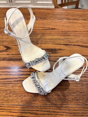Women’s Galina Signature Bridal Wedding Embellished Heels
White Size 6
